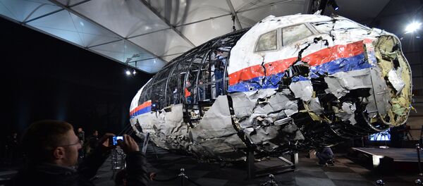 Fragmentos do avião MH17 durante apresntação de relatório na Holanda - Sputnik Brasil