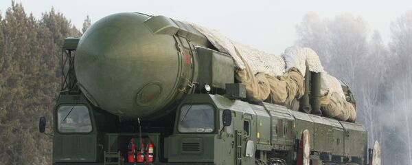 Complexo de míssil balístico nuclear intercontinental Topol - Sputnik Brasil
