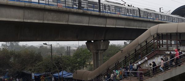 Uma estação de metrô em Nova Delhi em 15 de janeiro Uma estação de metrô em Nova Delhi em 15 de janeiro - Sputnik Brasil