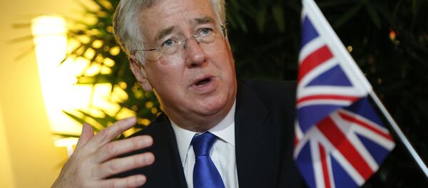 O ministro da Defesa do Reino Unido, Michael Fallon, durante uma conferência na Cingapura - Sputnik Brasil