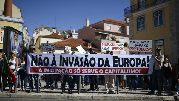 Portugueses protestam contra entrada de refugiados na Europa - Sputnik Brasil