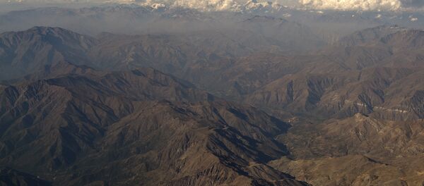 Os Andes perto da fronteira entre a Argentina e o Chile - Sputnik Brasil