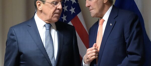O ministro das Relações Exteriores russo, Sergei Lavrov, e o secretário de Estado norte-americano, John Kerry, durante a reunião em Zurique, Suíça, 20 de janeiro de 2016 - Sputnik Brasil