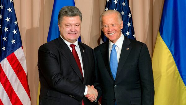 Reunião entre o presidente ucraniano, Pyotr Poroshenko, e o vice-presidente dos EUA, Joe Biden em Davos (Suíça) - Sputnik Brasil