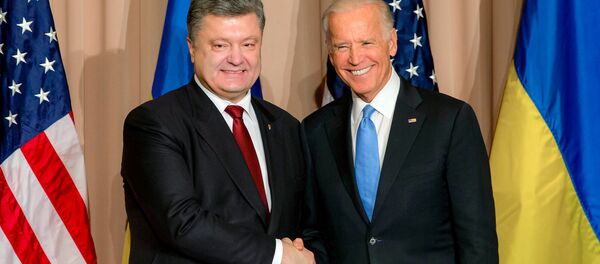 Reunião entre o presidente ucraniano, Pyotr Poroshenko, e o vice-presidente dos EUA, Joe Biden em Davos (Suíça) - Sputnik Brasil