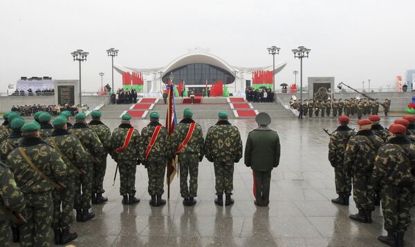 Bielorrússia anuncia exercícios militares na fronteira com Polônia e Lituânia - Sputnik Brasil