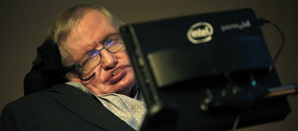Stephen Hawking durante a coletiva de imprensa de dezembro de 2015, dedicada ao lançamento da Medalha Stephen Hawking para Comunicação Científica - Sputnik Brasil