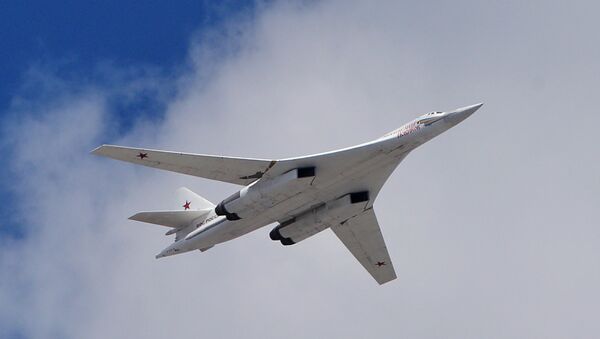 Um bombardeiro estratégico Tu-160 da Força Aeroespacial russa - Sputnik Brasil
