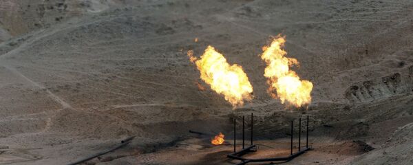 Uma refinaria na província de Khuzestan em novembro de 2007 - Sputnik Brasil