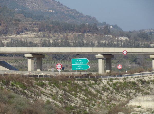 Rodovia que conecta Latakia e Aleppo, na parte ocidental da Síria - Sputnik Brasil