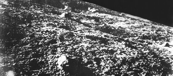 Foto da superfície lunar feita pelo aparelho soviético Luna-9 - Sputnik Brasil