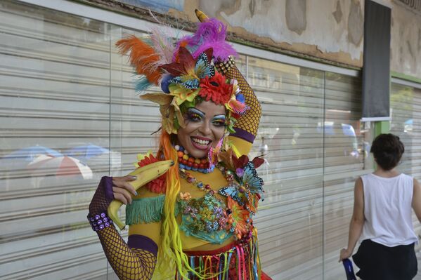 Grupo de Percussão, Maria Vaicasoutras, aquece os brasilienses para o carnaval. - Sputnik Brasil