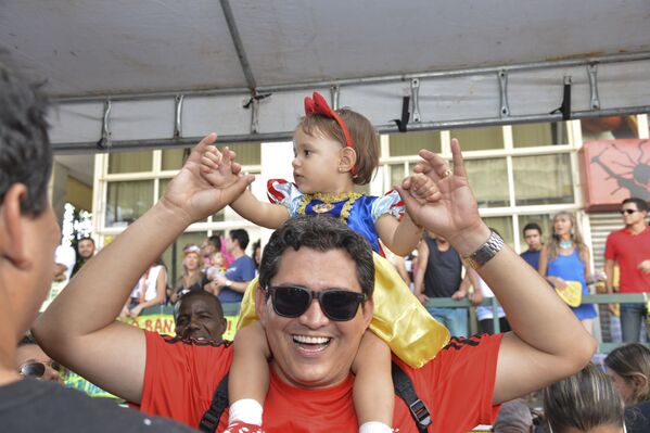 Grupo de Percussão, Maria Vaicasoutras, aquece os brasilienses para o carnaval. - Sputnik Brasil