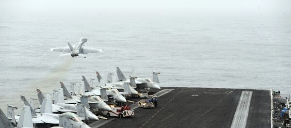 Aviões F/A-18 a bordo do USS Harry Truman em 27 de julho de 2010, no mar Árabe - Sputnik Brasil