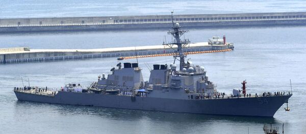 O destróier USS Curtis Wilbur, da Marinha dos EUA, no porto de Busan (Coreia do Sul) em 2010 - Sputnik Brasil