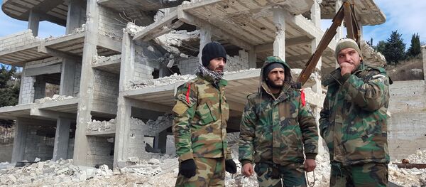 Agentes das forças pró-governamentais sírias na cidade de Rabia, na província síria de Latakia, Síria, 27 de janeiro de 2016 - Sputnik Brasil