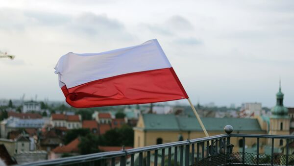 Bandeira polonesa em Varsóvia - Sputnik Brasil