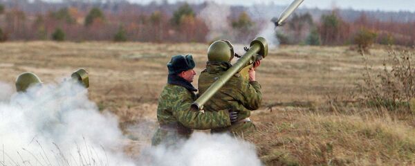 Sistema portátil de lançamento de mísseis terra-ar Igla-S - Sputnik Brasil