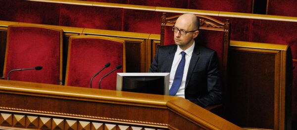 O primeiro-ministro ucraniano Arseni Yatsenyuk na Suprema Rada O primeiro-ministro ucraniano Arseni Yatsenyuk na Suprema Rada - Sputnik Brasil