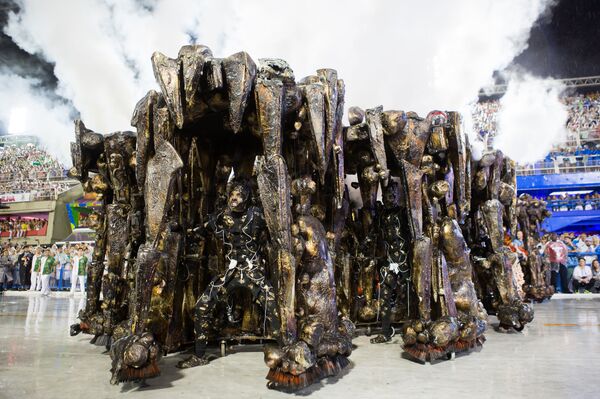 Desfile da Mocidade no Carnaval 2015 - Sputnik Brasil