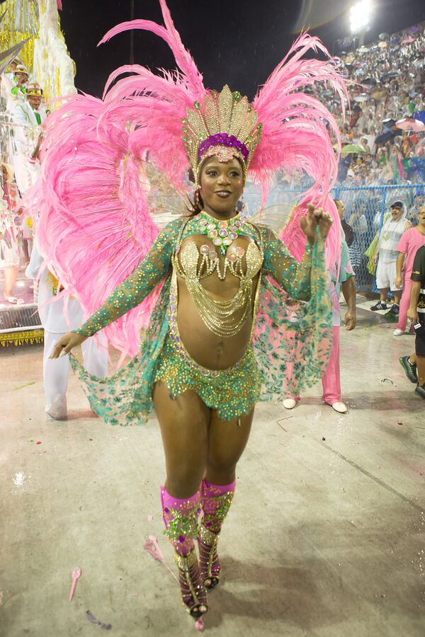 Desfile da Mangueira no Carnaval 2015 - Sputnik Brasil