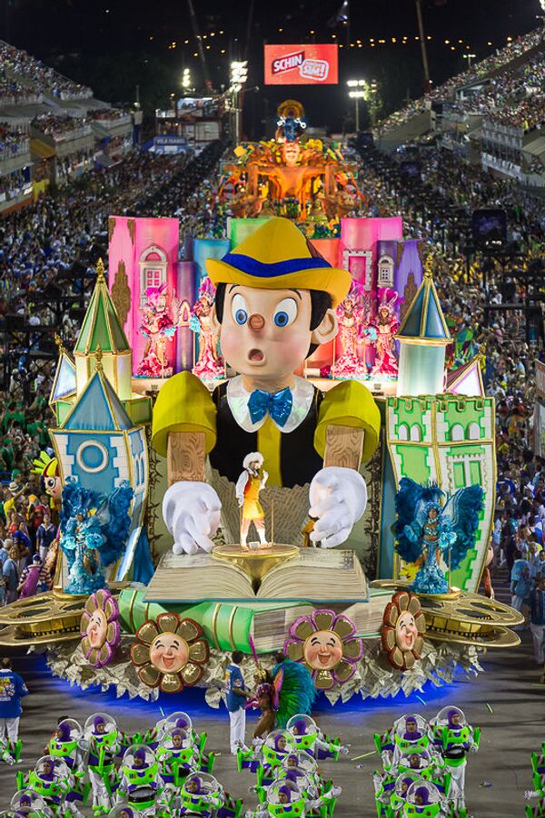 Desfile da União da Ilha no Carnaval 2014 - Sputnik Brasil