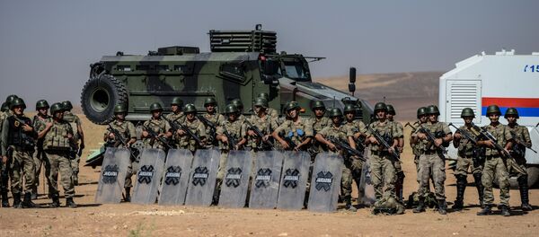 Soldados turcos perto da fronteira sírio-turca, Sanliurfa, Turquia, 4 de setembro de 2015 - Sputnik Brasil