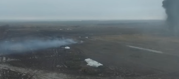 Preparado para a defesa: drone filma exercícios militares em Donbass - Sputnik Brasil