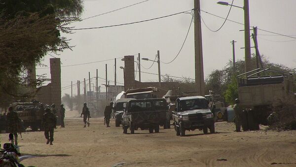 Soldados do Mali em ponto de controle de Timbuktu, em 5 de fevereiro de 2016 - Sputnik Brasil