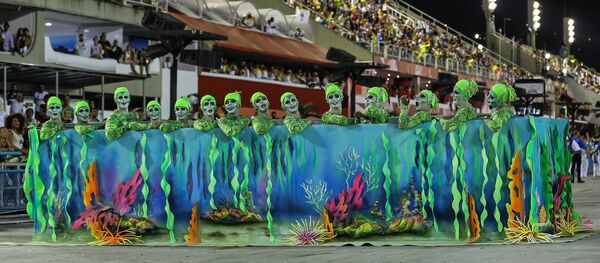 Comissão de frente da Acadêmicos do Cubango, da Série A do Carnaval Carioca, na Marquês de Sapucaí, em 6 de fevereiro de 2016 - Sputnik Brasil