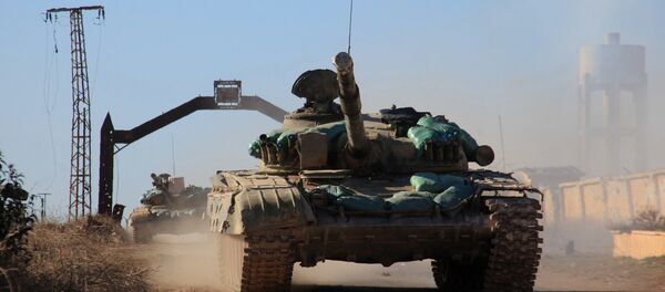 Syrian government forces' tanks drive in the village of Tal Jabin, north of the embattled city of Aleppo, as they advanced to break a three-year rebel siege of two government-held Shiite villages, Nubol and Zahraa, and take control of parts of the supply route on February 3, 2016 - Sputnik Brasil