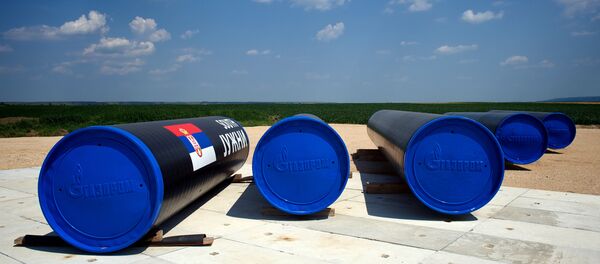 Partes do gasoduto South Stream (Corrente do Sul) no local onde foi iniciada a construção do gasoduto, Sérvia, 11 de julho de 2014 Partes do gasoduto South Stream (Corrente do Sul) no local onde foi iniciada a construção do gasoduto, Sérvia, 11 de julho de 2014 - Sputnik Brasil