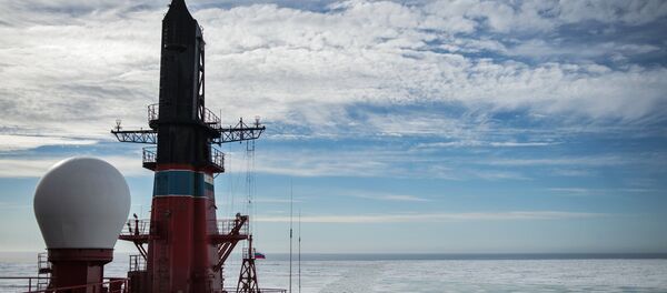 O quebra-gelos russo Yamal durante a expedição Kara Zima 2015, no mar de Kara - Sputnik Brasil