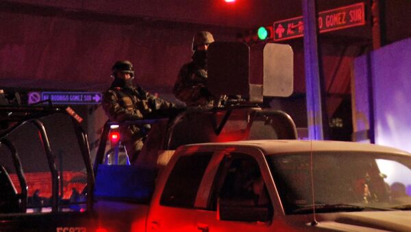 Forças de segurança na cidade de Monterrey, no México, onde, segundo a imprensa local, pelo menos 30 pessoas morreram em um motim na prisão de Topo Chico - Sputnik Brasil