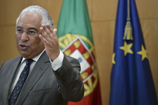 Primeiro-ministro de Portugal, António Costa, durante a assinatura de um acordo com a transportadora aérea TAP, em 6 de fevereiro de 2016 - Sputnik Brasil