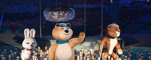Talismãs da Olimpíada na cerimônia de encerramento dos Jogos Olímpicos em Sochi, Rússia, 23 de fevereiro de 2014 - Sputnik Brasil