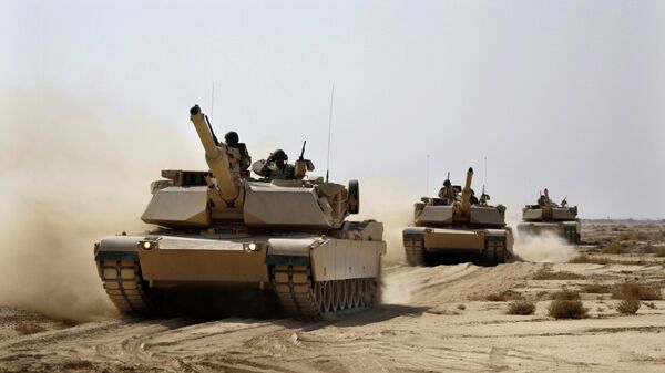 Tanques M1 Abrams, do exército iraquiano, comprados dos Estados Unidos, em manobras próximos de Bagdá. - Sputnik Brasil