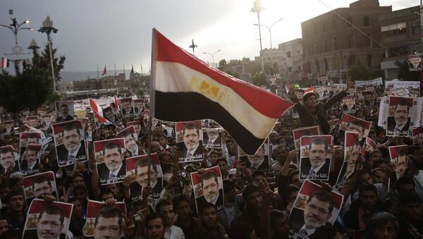 Partidários de Mohamed Morsi durante a Primavera Árabe no Egito, em 2013 - Sputnik Brasil