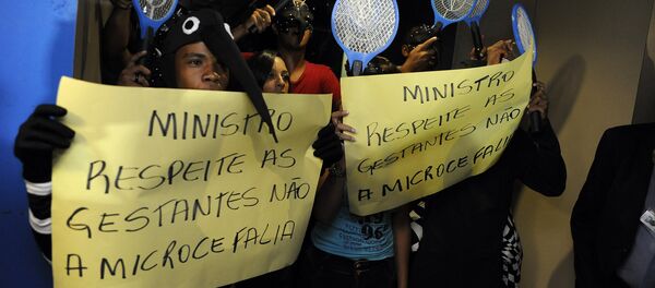 Manifestantes protestam nos corredores das comissões da Câmara dos Deputados - Sputnik Brasil