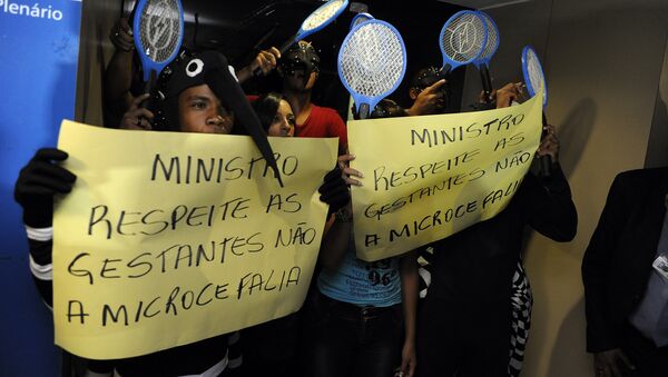 Manifestantes protestam nos corredores das comissões da Câmara dos Deputados - Sputnik Brasil