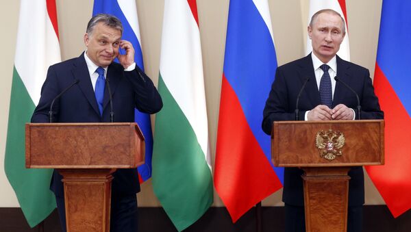 O presidente da Rússia, Vladimir Putin, em encontro com o premier húngaro, Viktor Orban, em Moscou - Sputnik Brasil