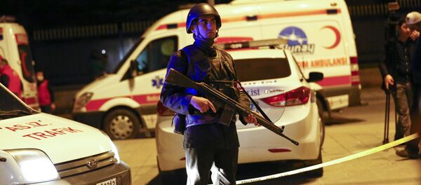 Soldado turco próximo à explosão em Ancara, capital da Turquia, em 17 de fevereiro, 2016 - Sputnik Brasil