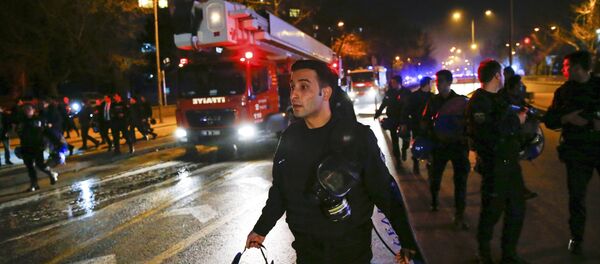 Cars of emergency services arrive after an explosion in Ankara, Turkey - Sputnik Brasil