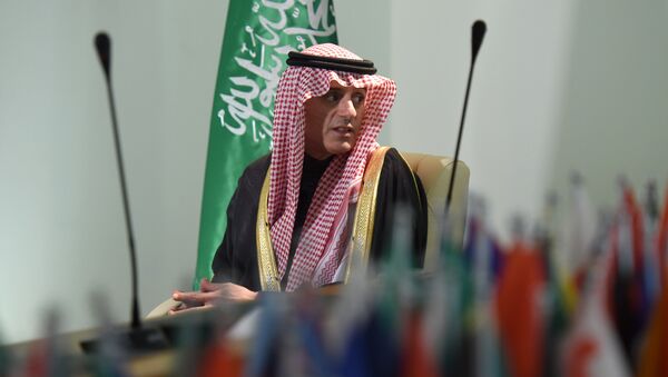 O chanceler saudita, Adel al-Jubeir, foi filmado durante a entrevista que concedeu à agência AFP em 16 de fevereiro de 2016 - Sputnik Brasil