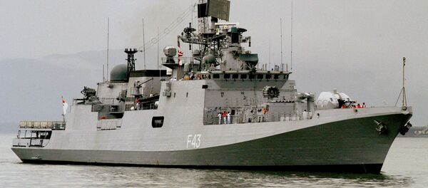 Navio militar indiano INS Trishul passa em Mumbai, Índia Navio militar indiano INS Trishul passa em Mumbai, Índia - Sputnik Brasil