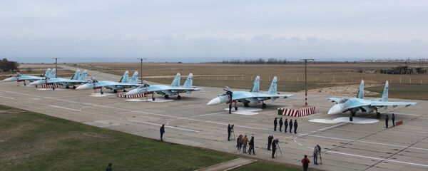 Aviões Su-27 no aeródromo Belbek na Crimeia, Rússia - Sputnik Brasil
