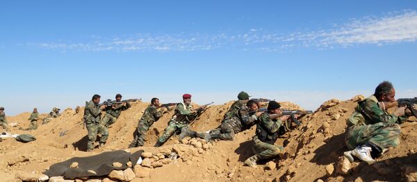 Soldados sírios nos arredores de Raqqa, Síria, 19 de fevereiro de 2016 - Sputnik Brasil