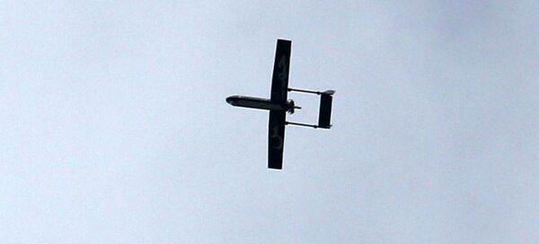 A drone belonging to the Ezzedine al-Qassam Brigades, Hamas' armed wing, flies over Gaza City on December 14, 2014 - Sputnik Brasil