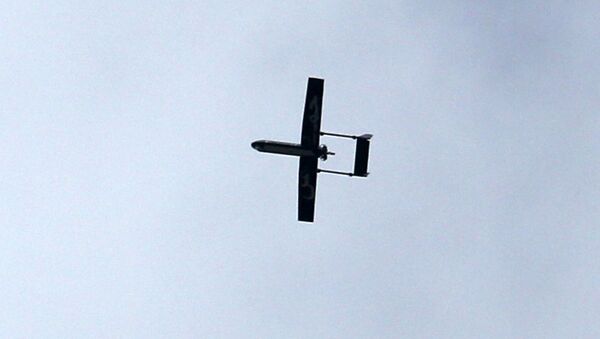 A drone belonging to the Ezzedine al-Qassam Brigades, Hamas' armed wing, flies over Gaza City on December 14, 2014 - Sputnik Brasil