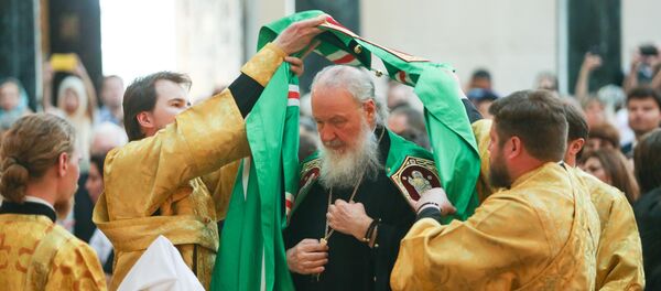 O Patriarca Kirill celebra a Santa Missa na Catedral Metropolitana Ortodoxa - Sputnik Brasil